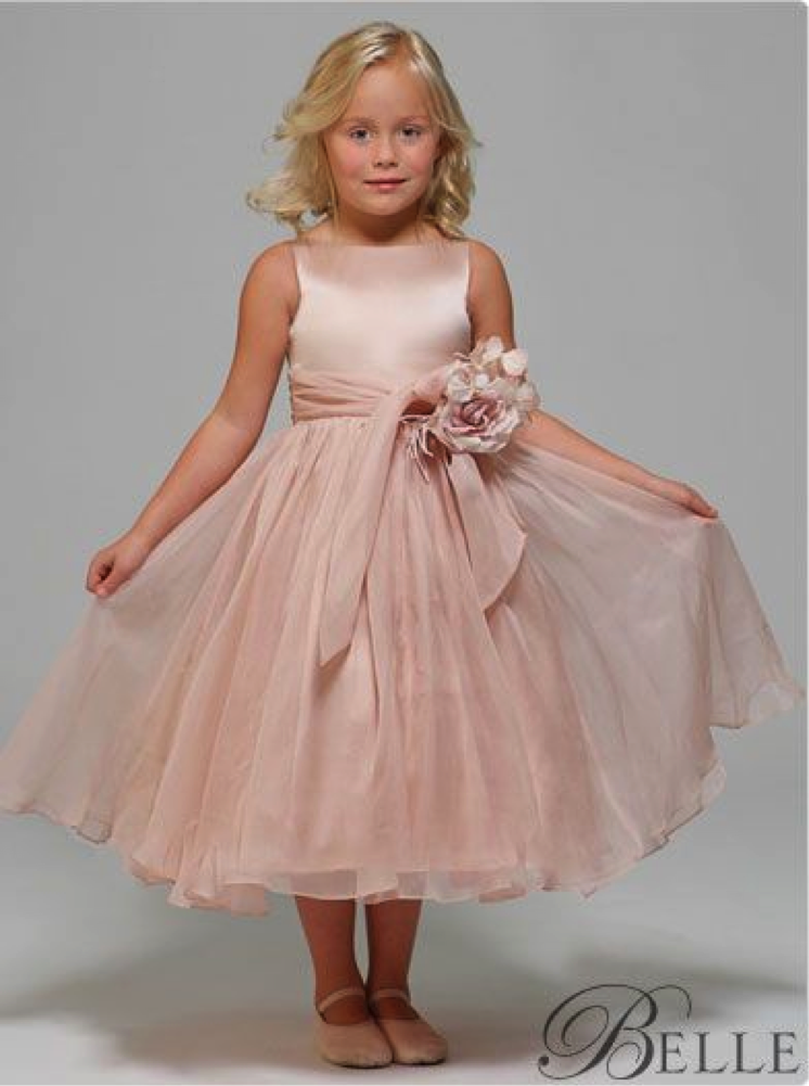 Vestido para daminha no tom bege