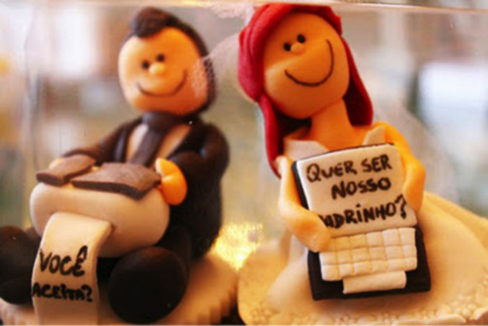 Convite com noivinhos de biscuit