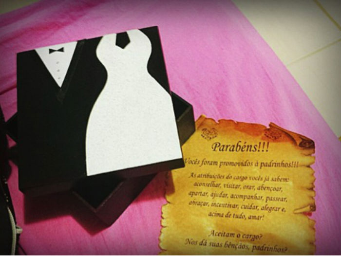 Convite em caixa de casal de noivos