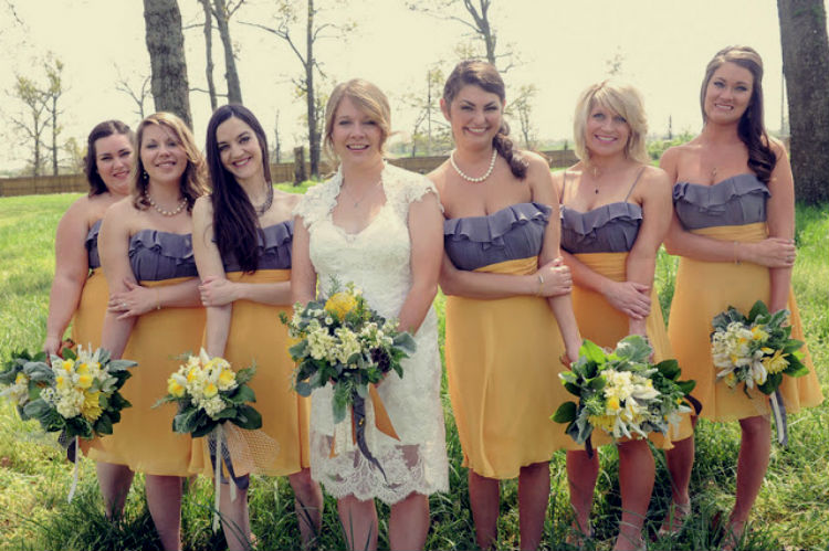 Vestidos amarelo e cinza