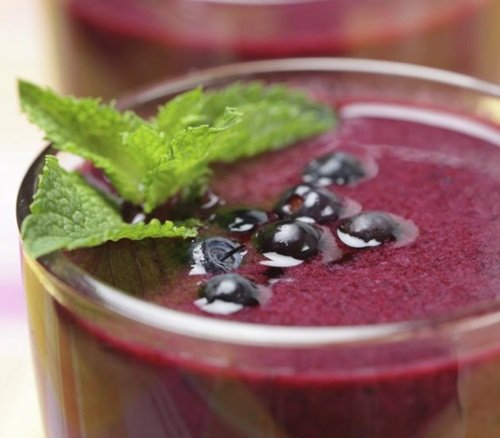 smoothie mirtilo com abacaxi